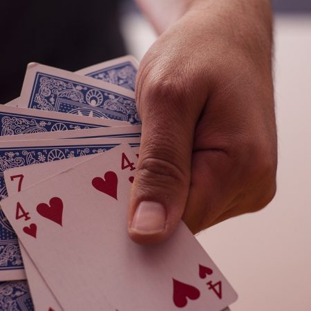 Arta blufării în poker