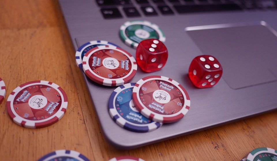 Học các chiến thuật đơn giản để đánh bại người mới bắt đầu tại Poker