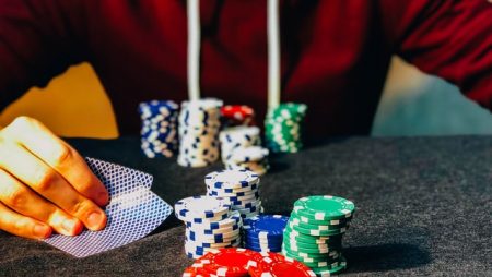 Comment jouer aux joueurs de poker agressifs ?