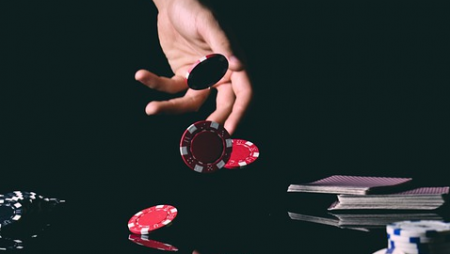 如何玩快速弃牌扑克？