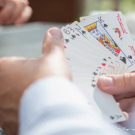 Các phong cách chơi Poker khác nhau là gì?