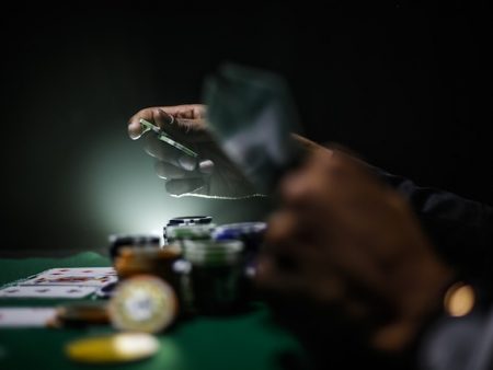 Nâng cao trò chơi Poker trực tuyến của bạn: Phát triển liên tục thông qua nghiên cứu và thực hành